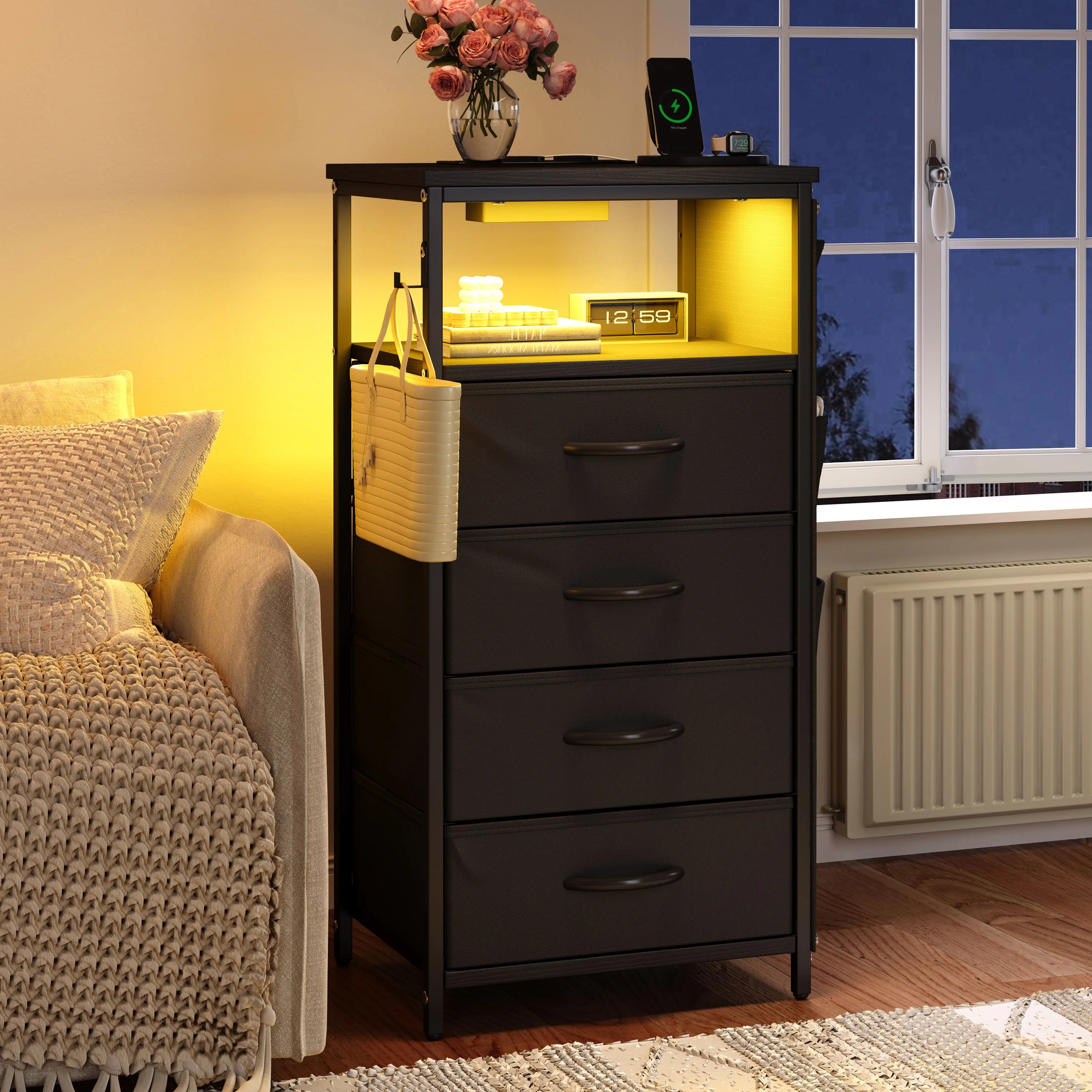 LED Nachtkastje hoog Zwart – Met 4 lades, Oplaadpunt en Opbergruimte