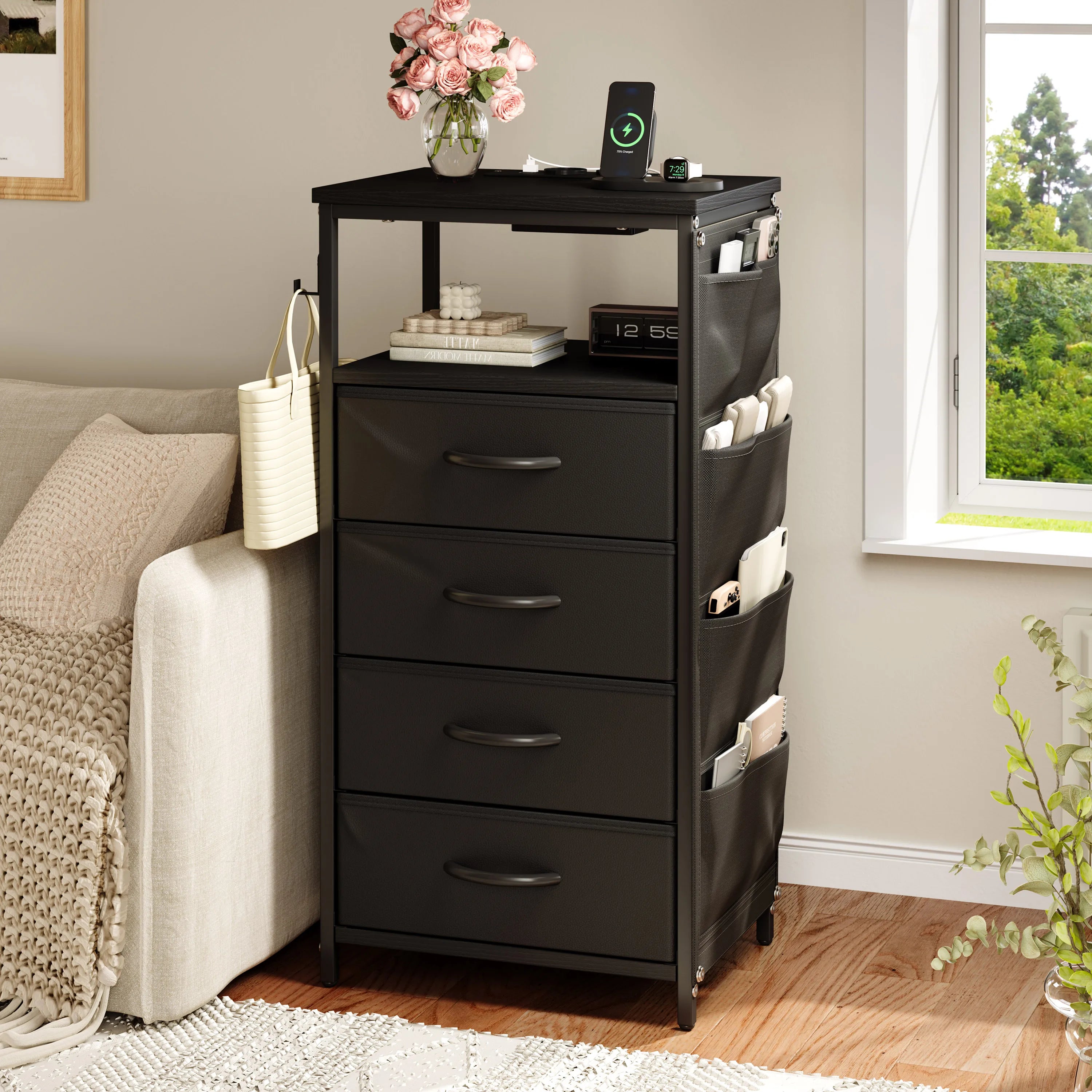 LED Nachtkastje hoog Zwart – Met 4 lades, Oplaadpunt en Opbergruimte