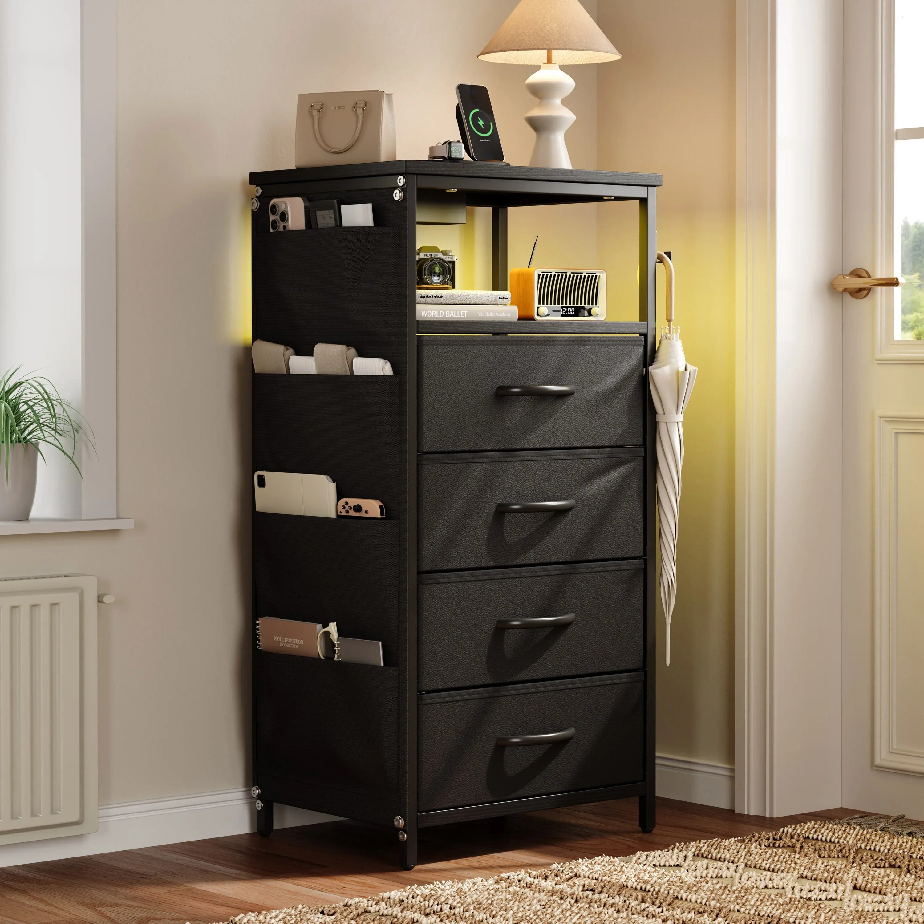 LED Nachtkastje hoog Zwart – Met 4 lades, Oplaadpunt en Opbergruimte